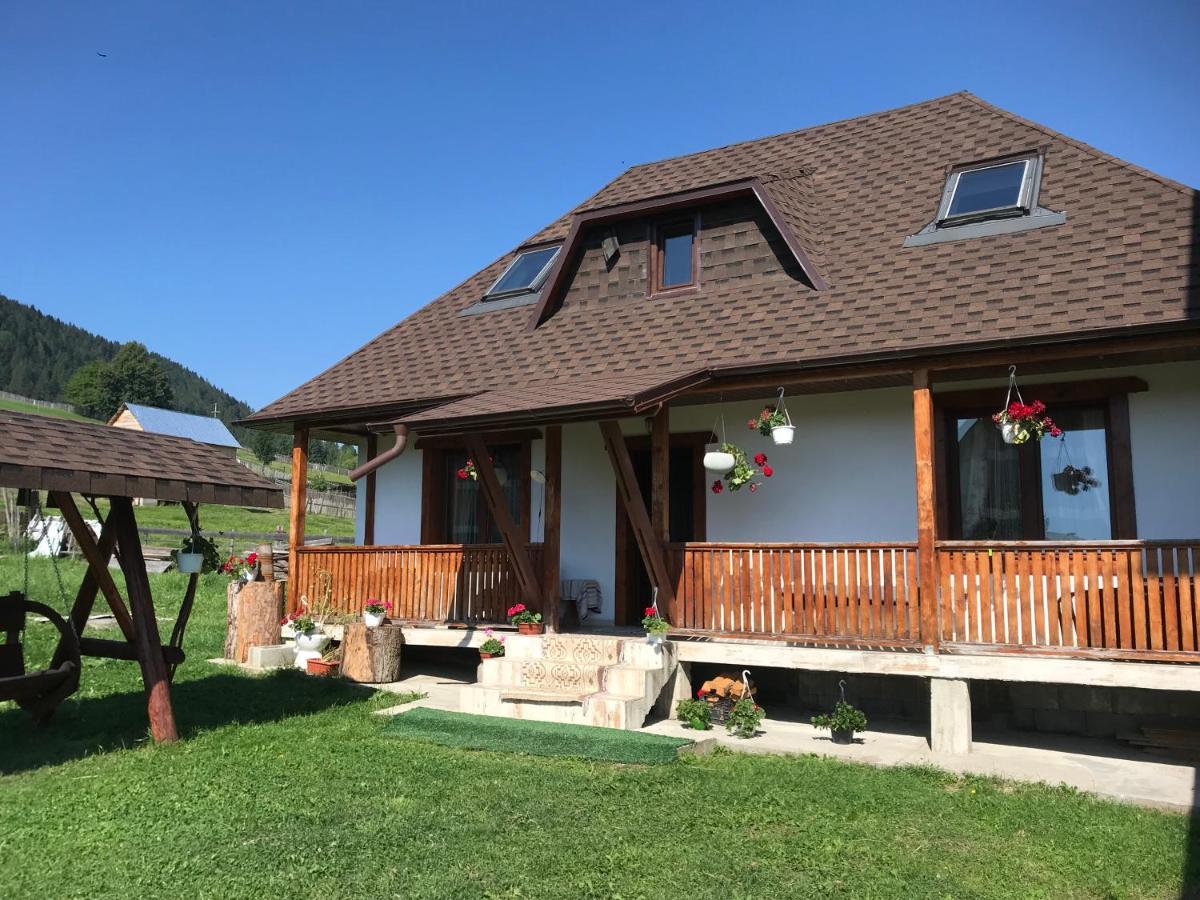 Villa Casuta Din Munti Sadová Exterior foto